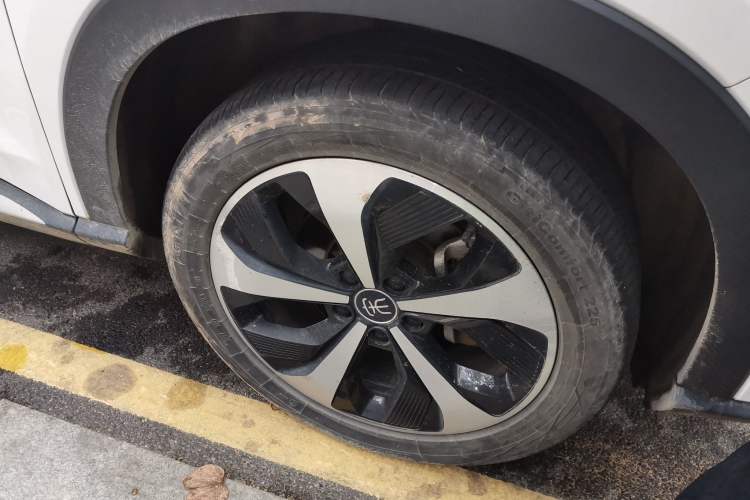 Used BYD Song PLUS New Energy 2021 EV Deluxe Model Right Front Wheel Hub