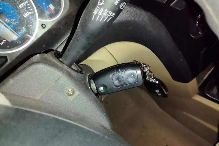 Used JMC Yusheng S350 2011 2.4T Two-Wheel-Drive Luxury 5-Seater Vehicle Key