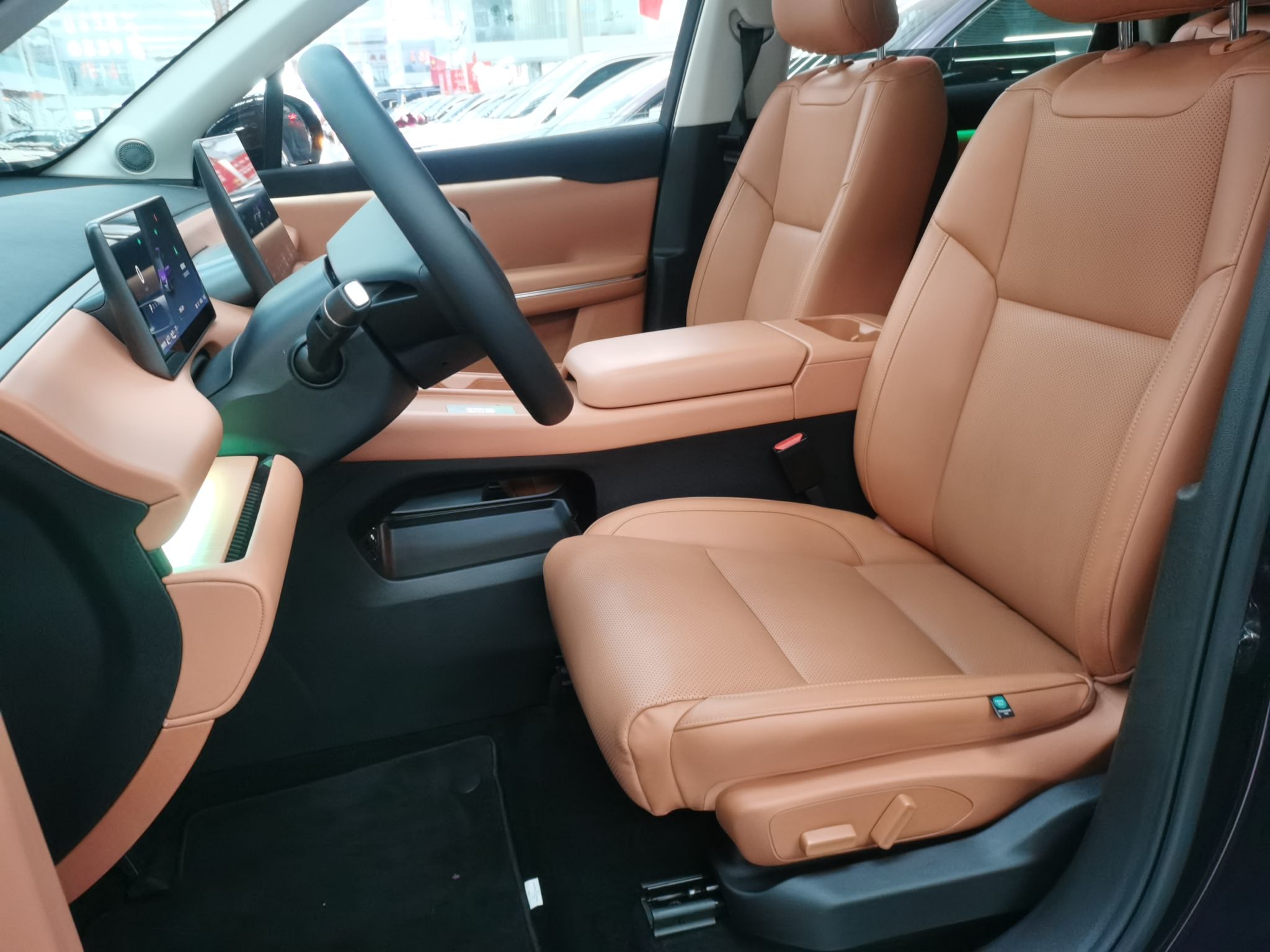 Переднее сиденье в автомобиле