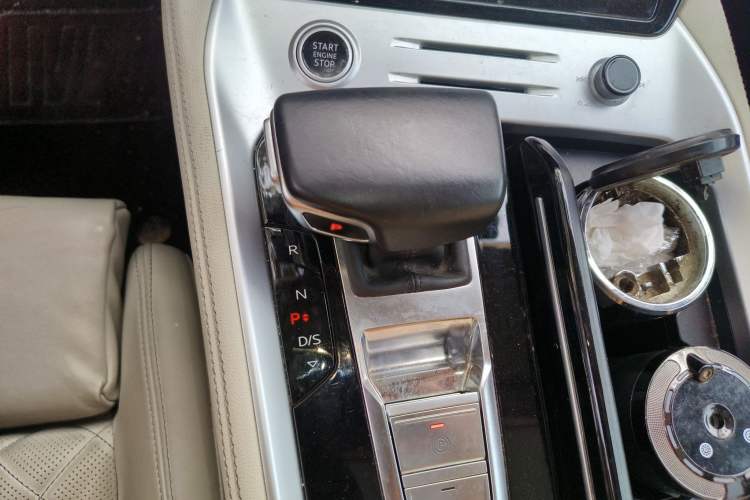 Used Audi Q6 2023 45 TFSI quattro Qiyun Edition Light Yulin Package Gear Lever