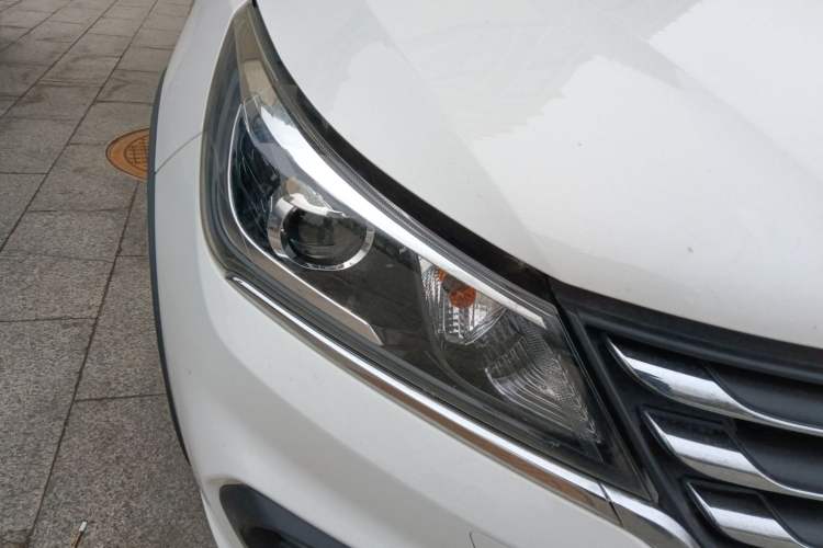 Used Baojun 310W 2017 1.5L Manual Comfort Version China VI Emission Standard
