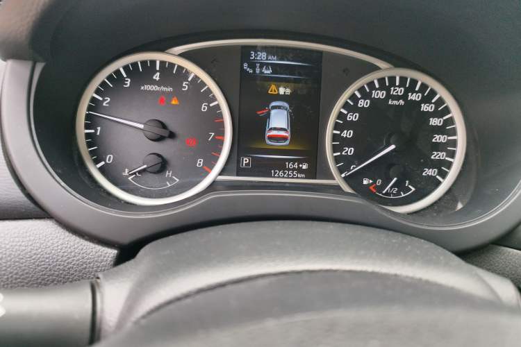 Used Nissan Tiida 2016 1.6L CVT Smart Drive Edition Odometer Close Up