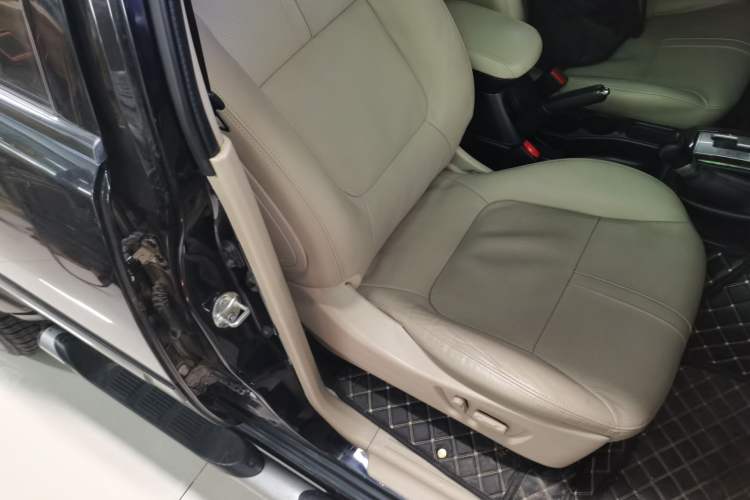 Used Mitsubishi Pajero Sport 2013 3.0L Automatic 4x4 Flagship Edition Right Front Seat