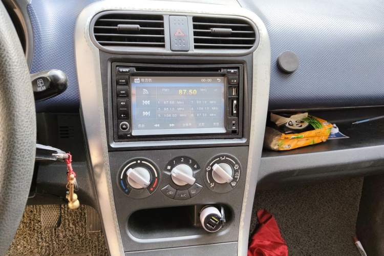 Used Suzuki Splash 2012 1.4 VVT Luxury Edition Audio And AC Panel