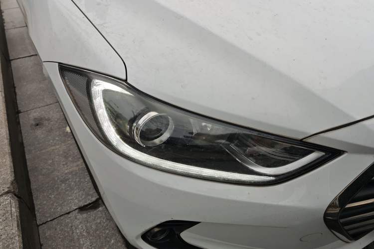 Used Hyundai Elantra (6th Generation / Lingdong) 2016 1.6L Automatic ZhiXuan – Elite Version Right Front Headlight