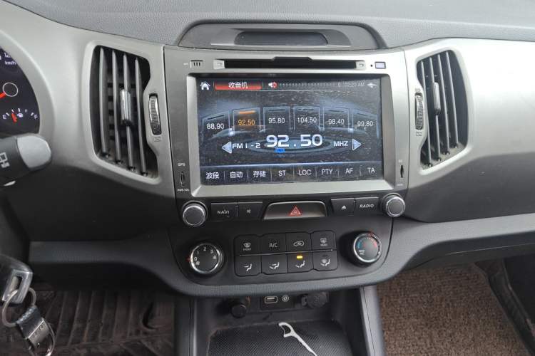 Used Kia Sportage R 2016 2.0L Manual Two-Wheel Drive GL Trim Audio And AC Panel