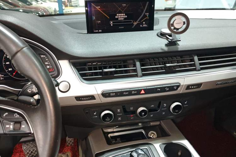 Used Audi Q7 2016 45 TFSI Technology Edition Audio And AC Panel