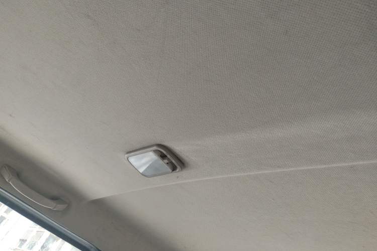 Used Wuling Zhiguang V 2018 1.2L Standard Model LMH
