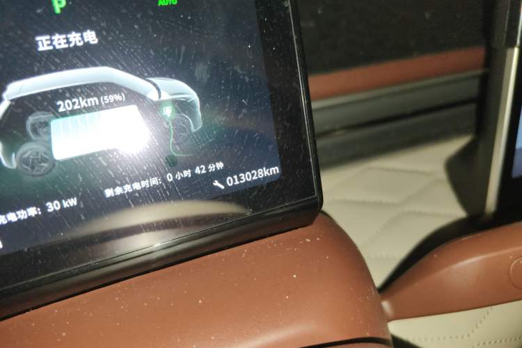 Used Dongfeng NAMMI 01 2024 New Edition 330 Plus Smart+ Odometer Close Up