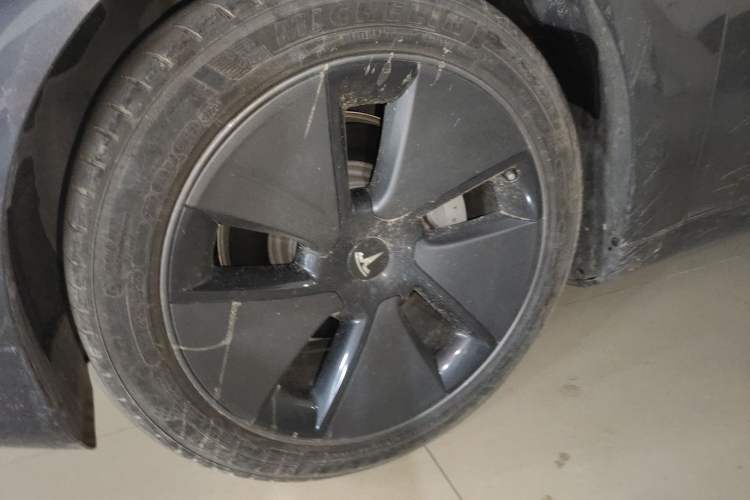 Used Tesla Model 3 2022 Rear-Wheel-Drive Version Left Front Wheel Hub