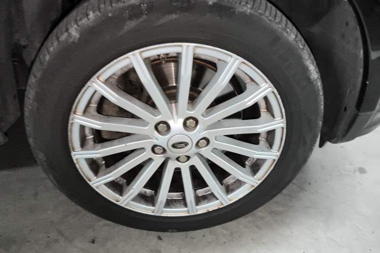 Used Land Rover Range Sport 2011 3.0 TDV6 Diesel Version Right Front Wheel Hub