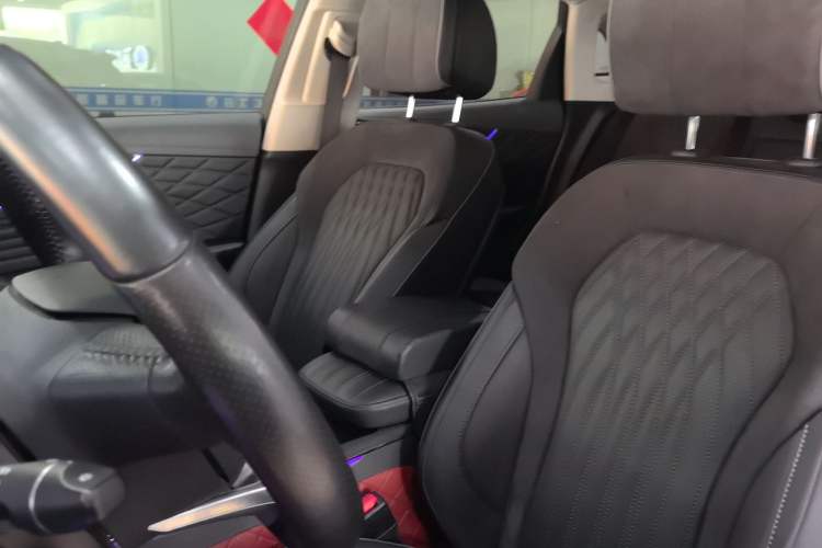 Used Hongqi HS5 2022 Revised Version 2.0T Smart Connect Flagship Edition
