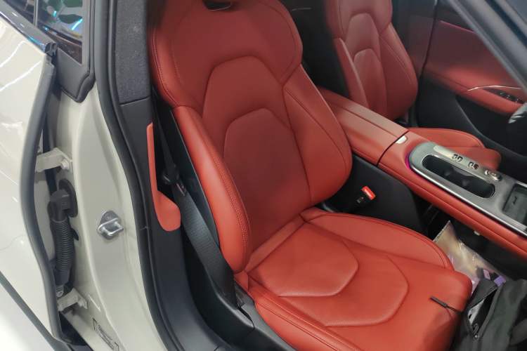 Used Xiaomi Auto SU7 2024 Rear-Drive Long-Range Intelligent Driving Version Right Front Seat