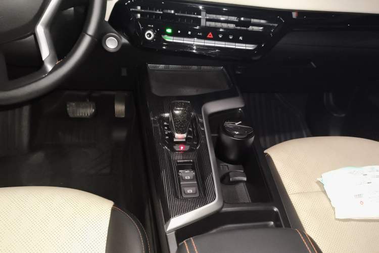 Used Haval LHERY 2021 High-Performance Version 1.5T Golden Rabbit Gear Lever