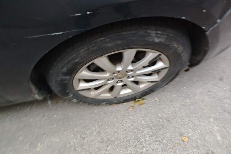 Used Buick GT 2013 GT 1.6L Manual Entry-Level Model Right Front Wheel Hub