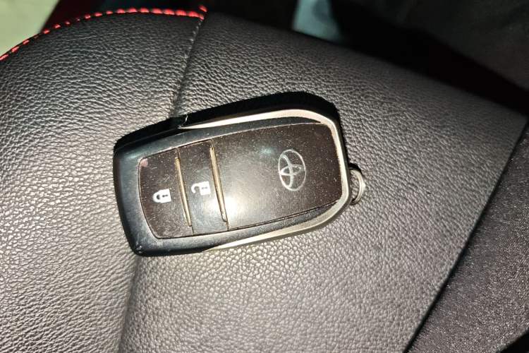 Used Toyota RAV4 2016 2.0L CVT Two-Wheel Drive Fashion Edition China V Standard
