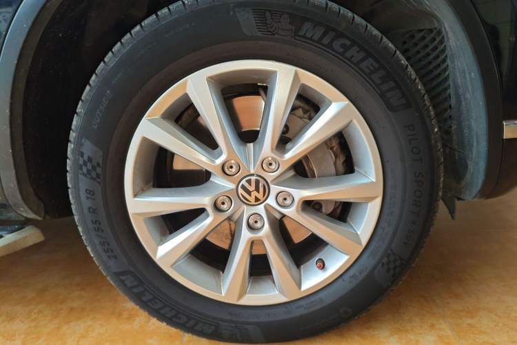 Used Volkswagen Touareg 2016 3.0 TSI Standard Version Right Front Wheel Hub