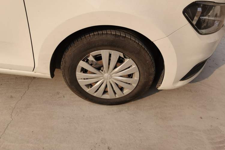 Used Volkswagen Santana 2016 1.4L Manual Fashion Edition Right Front Wheel Hub