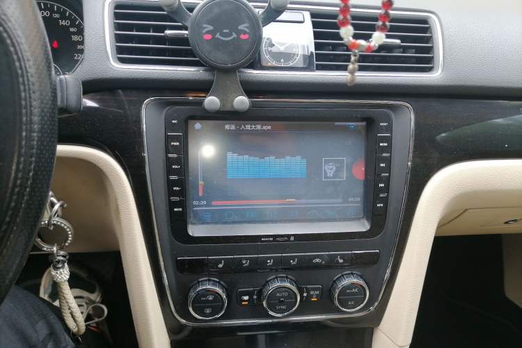 Used Volkswagen Passat 2014 1.8TSI DSG Prestige Edition Audio And AC Panel