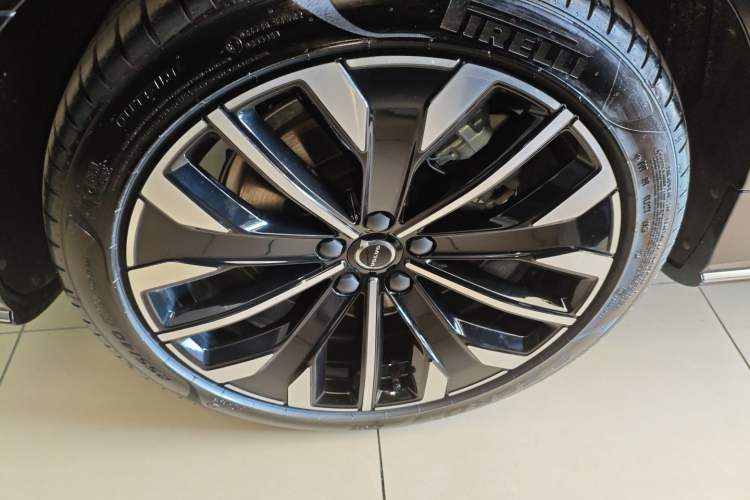 Used Volvo S90 New Energy 2026 Plug-in Hybrid Four-Wheel Drive Long-Range Zhiyi Luxury Edition