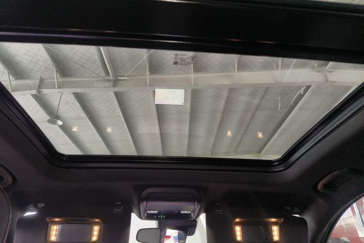 Used Cadillac XT4 2022 28T Two-Wheel-Drive Luxury Version Headliner