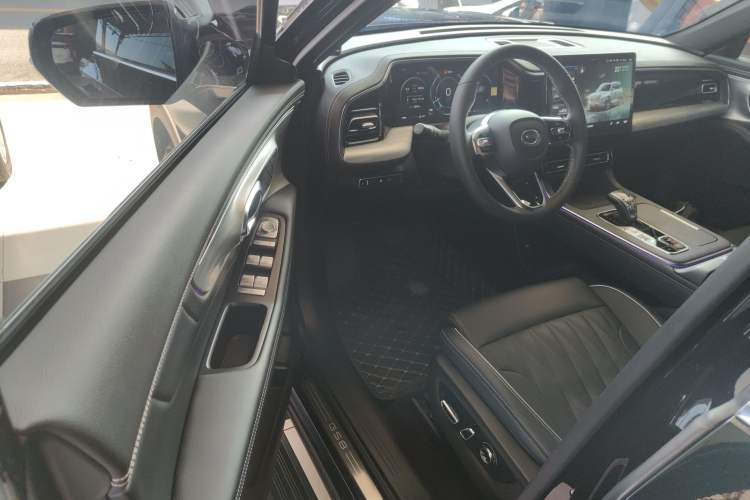 Used GAC Trumpchi GS8 2022 Linghang Series 2.0 TGDI Two-Wheel-Drive Luxury Smart Connectivity Version (7 Seats)
