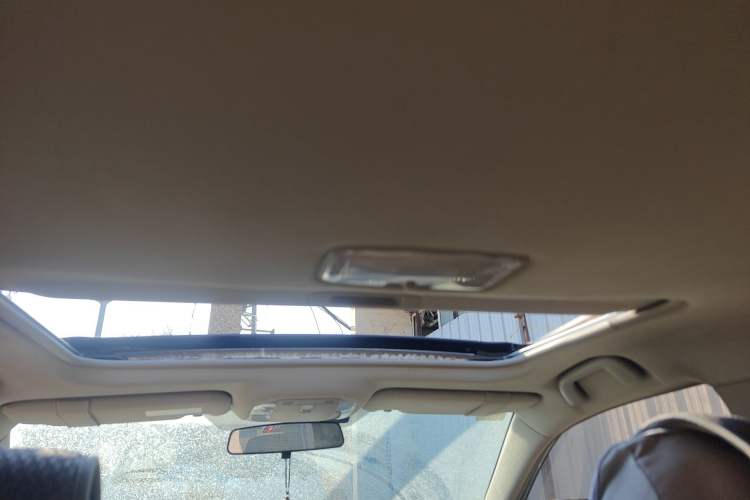 Used Toyota Corolla 2012 Luxurious Edition 1.8L CVT GL-i
