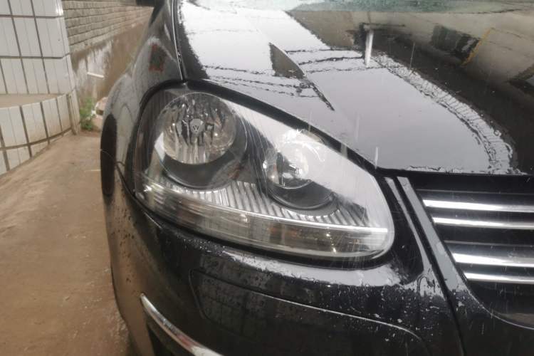 Used Volkswagen Sagitar 2010 1.4 TSI Automatic Luxury Model Right Front Headlight