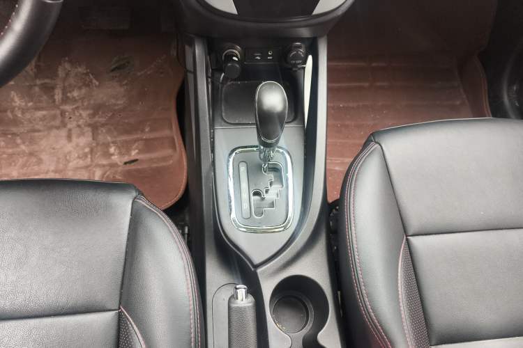 Used CHANGAN CS35 2016 1.6L Automatic Luxury Model China IV Standard Gear Lever