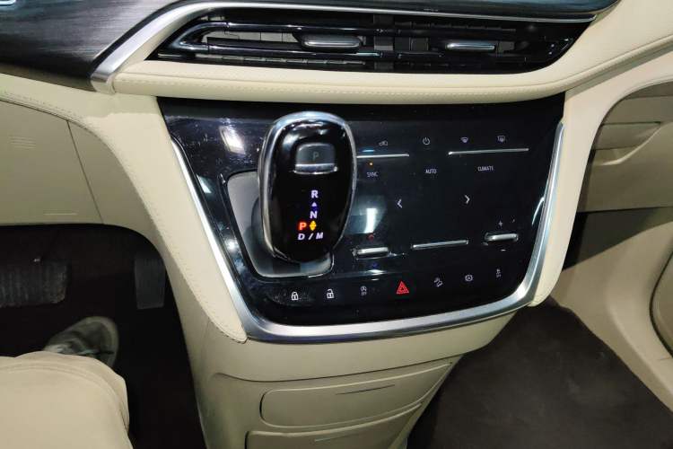 Used Buick GL8 2023 ES Lu Zun Deluxe Model
