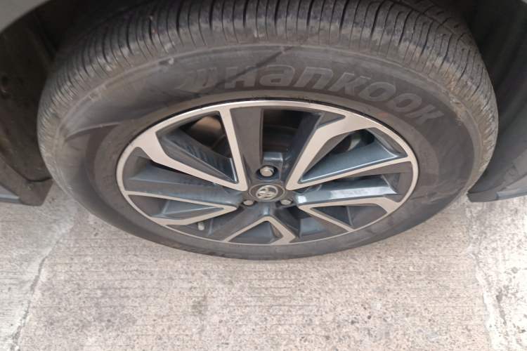 Used Toyota IZOA 2021 Dual-Motor 2.0L Yichi Edition Right Front Wheel Hub