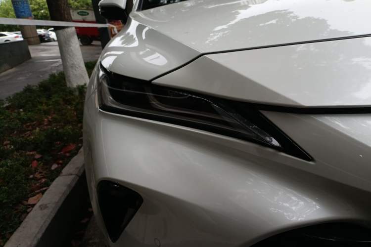 Used Toyota Venza 2023 2.0L CVT Two-Wheel Drive Prestige Version Right Front Headlight