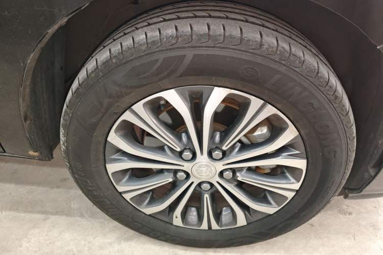 Used Buick GL8 2021 Land Cruiser Executive Class 652T Luxury Model Right Front Wheel Hub