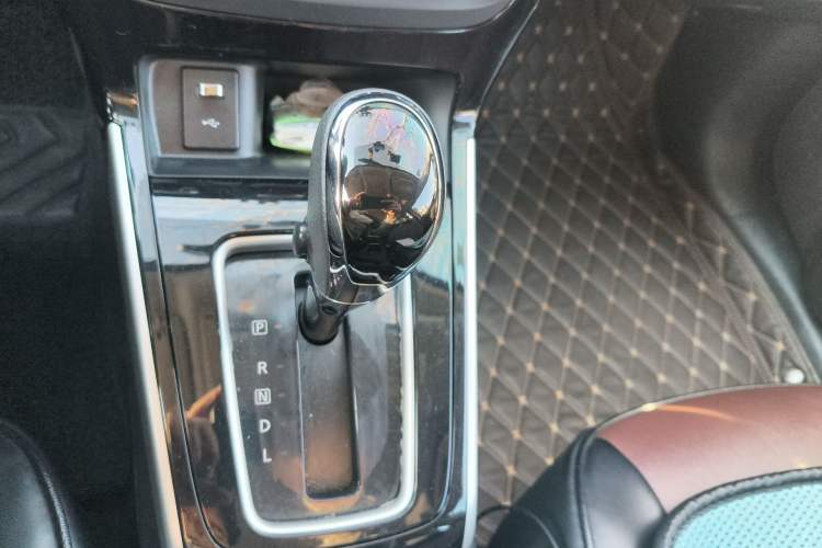 Used Nissan Sylphy 2019 1.6XV CVT Smart Connect Luxury Edition China VI Standard Gear Lever