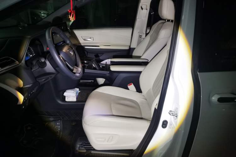 Used Toyota Granvia 2024 2.5L Hybrid Prestige ULTRA Edition Left Front Seat