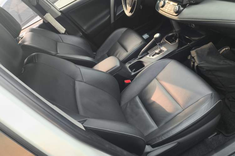 Used Toyota RAV4 2018 2.5L Automatic 4x4 Elite i Edition Right Front Seat