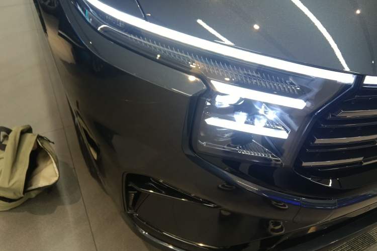 Used Ford Edge 2023 Ford Explorer L 2.0T EcoBoost Four-Wheel Drive 7-Seater Supreme Model Right Front Headlight