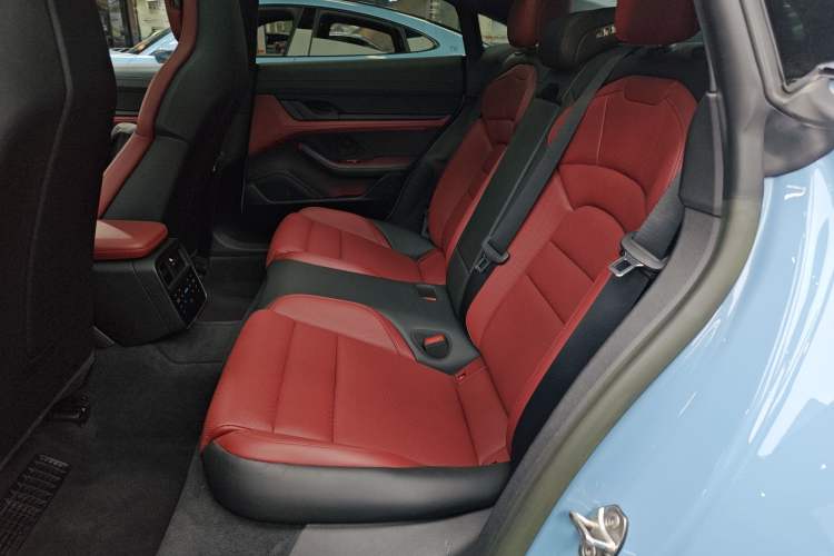 Used Porsche Taycan 2022-Year Updated Taycan Interior 4