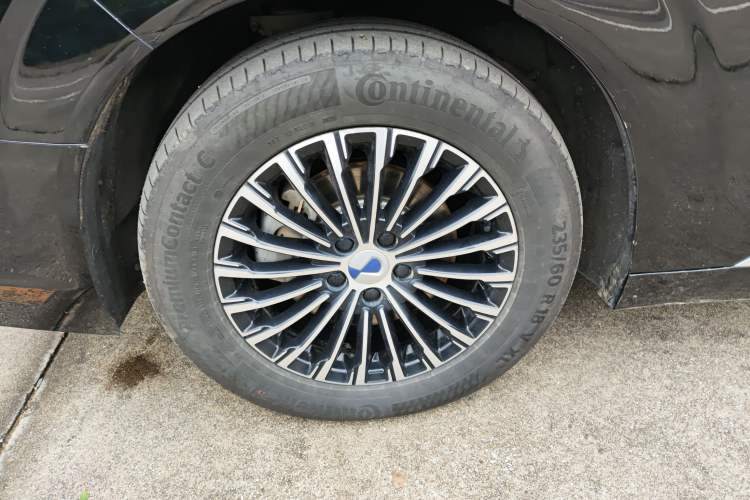 Used Denza D9 2022 DM-i 1040 Prestige Model Exterior 8