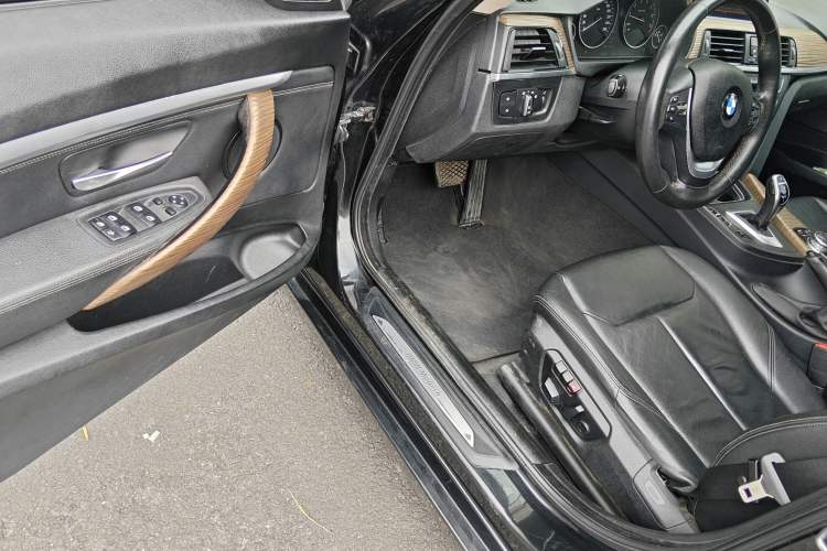 Used BMW 3 Series GT 2013 328i Sport Design Package Driver Seat