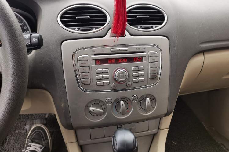 Used Ford Focus 2011 Hatchback 1.8L Automatic Fashion Edition Audio And AC Panel
