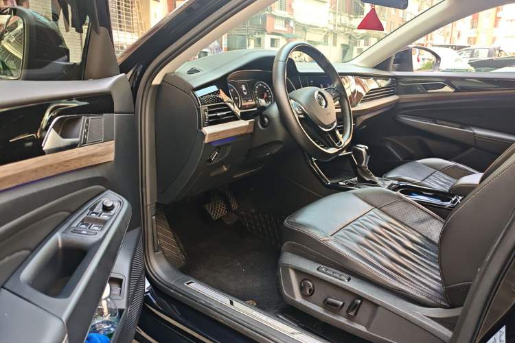 Used Volkswagen Passat New Energy 2020 430 PHEV Hybrid Luxury Edition China VI Standard Driver Seat