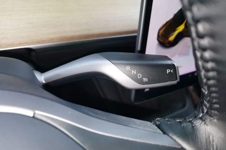 Used Tesla Model Y 2022 Long-Range All-Wheel-Drive Version Gear Lever