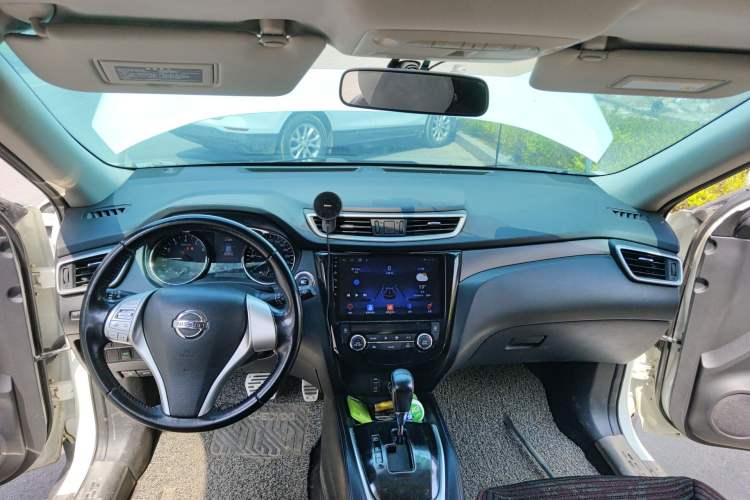 Used Nissan X-Trail 2014 2.0L CVT Comfort Edition 2WD Center Console