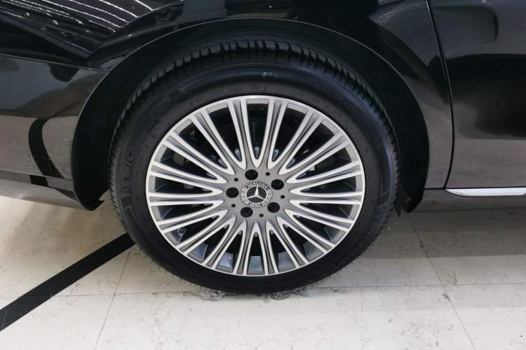 Used Mercedes-Benz E-Class 2022 Second Facelift E 300 L Luxury Edition
