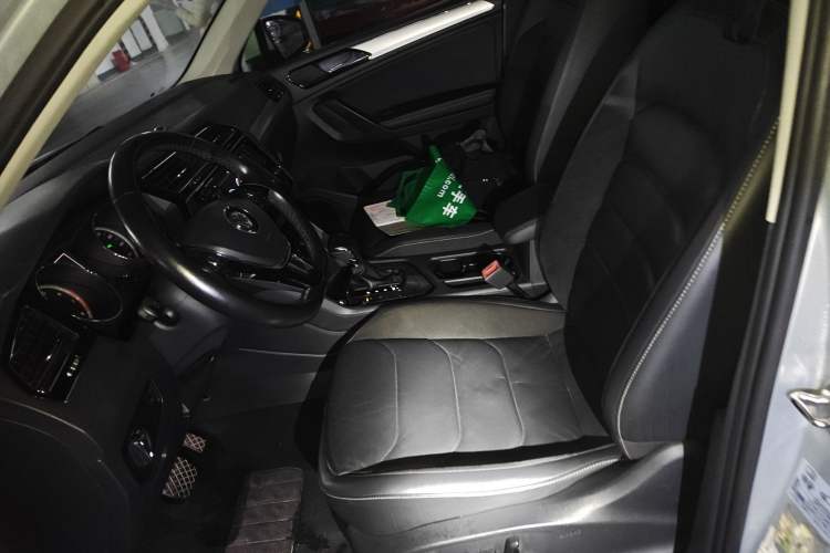 Used Volkswagen Tiguan L 2017 330TSI Automatic Two-Wheel Drive Luxury Edition Left Front Seat