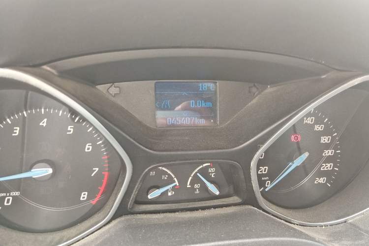 Used Ford Focus 2012 Hatchback 1.6L Manual Fashion Edition
