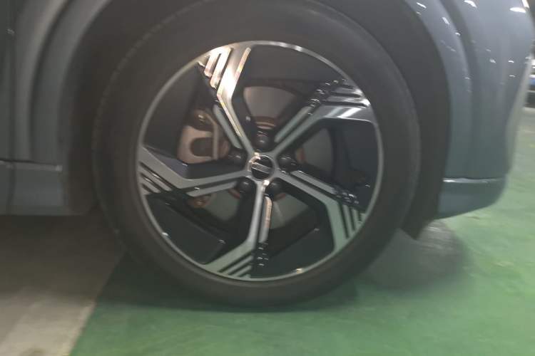 Used Audi Q4 e-tron 2022 50 e-tron quattro Visionary Edition Right Front Wheel Hub