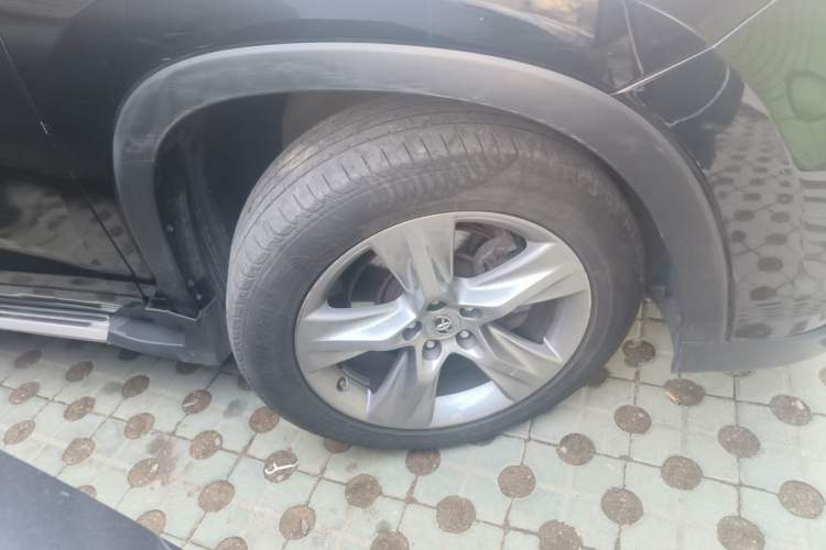 Used Toyota Highlander 2015 2.0T Four-Wheel Drive Luxury Edition 7-Seater Right Front Wheel Hub