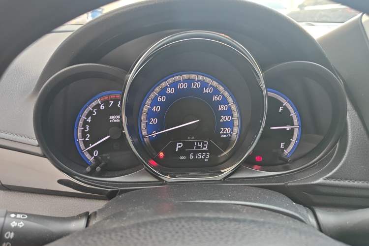 Used Toyota YARiS L Zhi Xuan 2017 1.5G CVT JingSu Model with Upgraded Sunroof Instrument Cluster